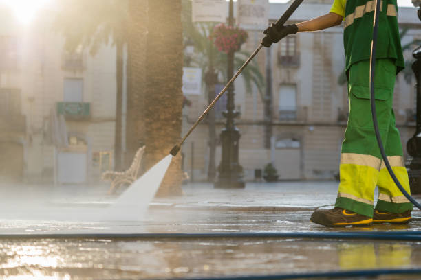 Best Playground Equipment Cleaning  in Iron Mountain, MI